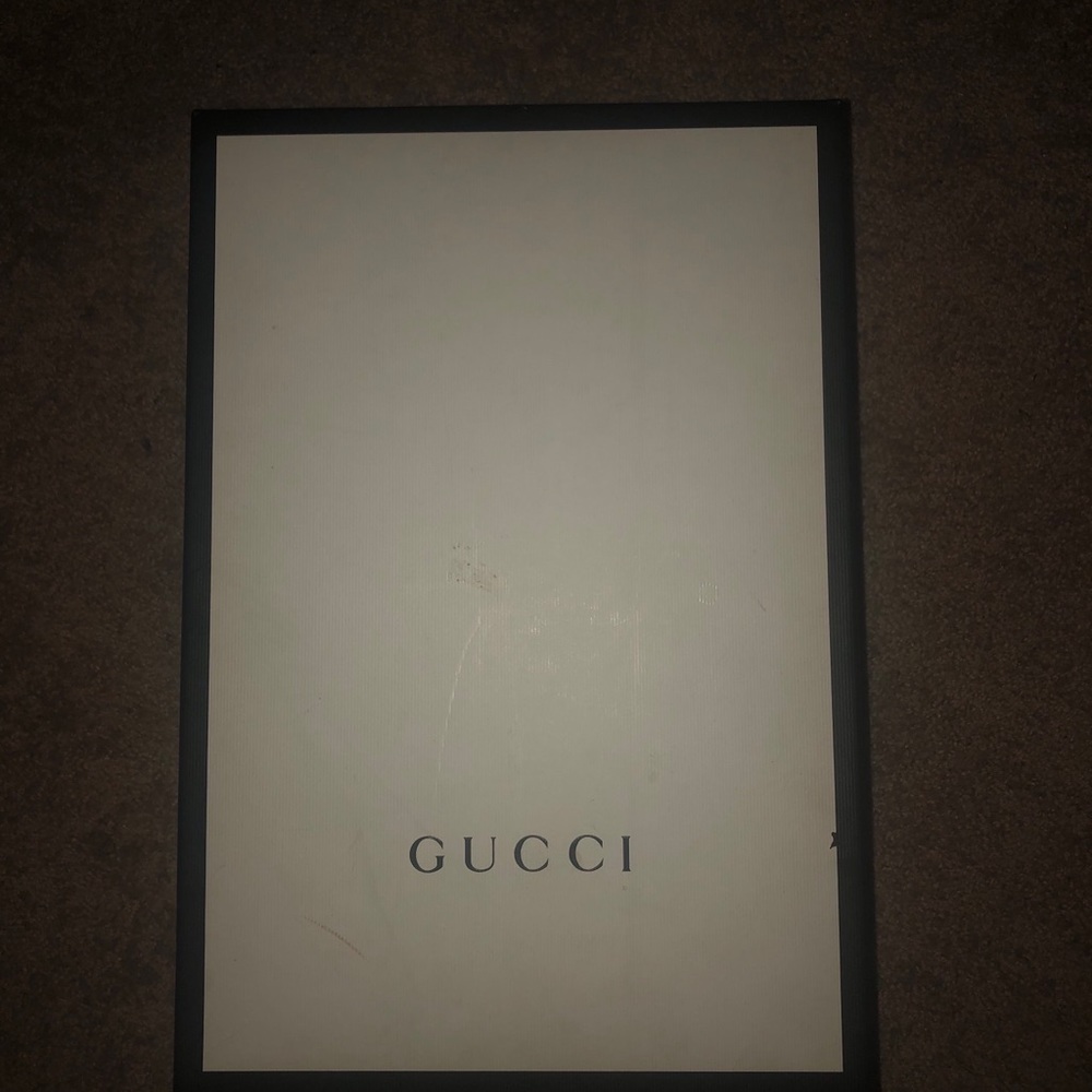 Medium size Gucci box